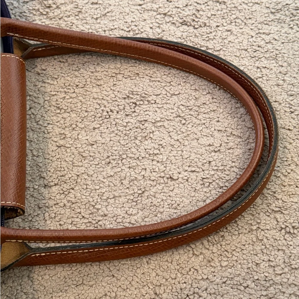 Longchamp Elegant Purple Tote Bag with Brown Accents - Picture 4 of 5